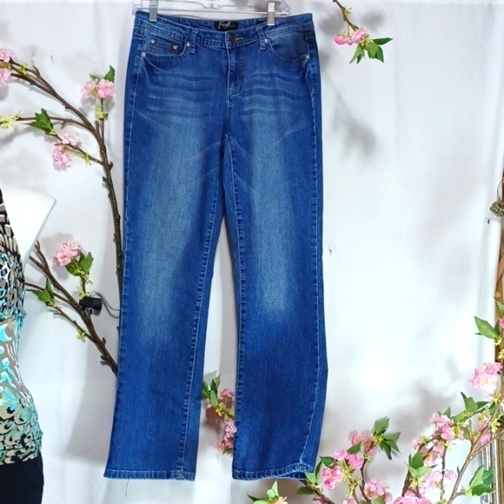 EARL JEANS SIZE 10 STRAIGHT LEG WITH FANCY POCKETS